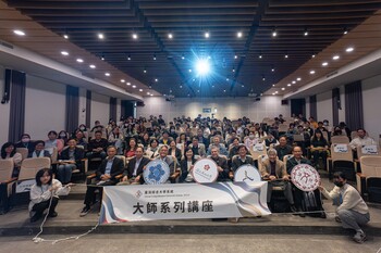 哈佛大學教授 Peter Galison 受邀成大談黑洞研究 跨域分享掀熱烈對話與交流