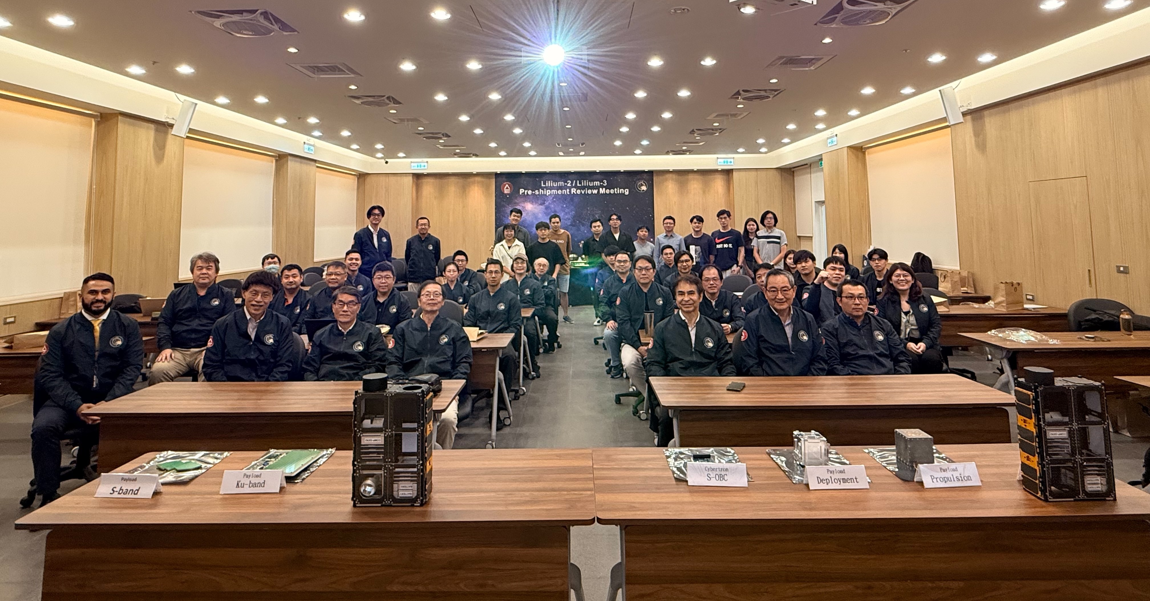 成大立方衛星團隊成員合照 