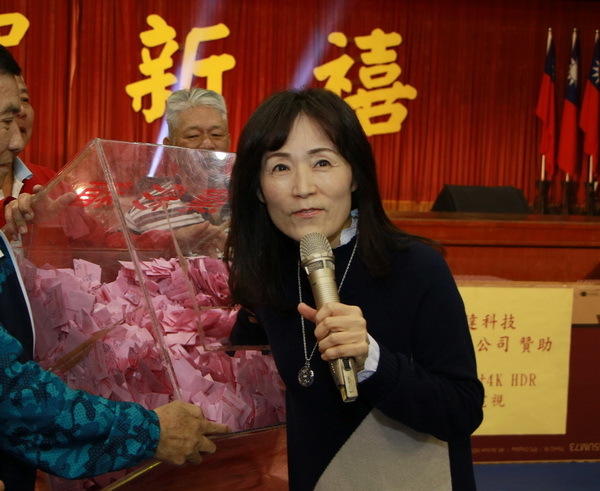 蘇慧貞校長主持摸彩