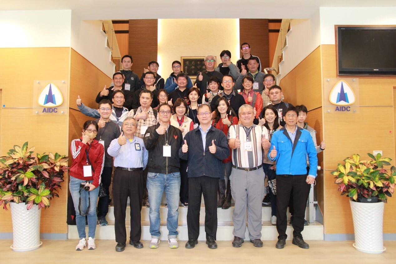 在漢翔航空公司特別協助下，安排老師們參訪位於岡山的「漢翔航空發動機事業處」