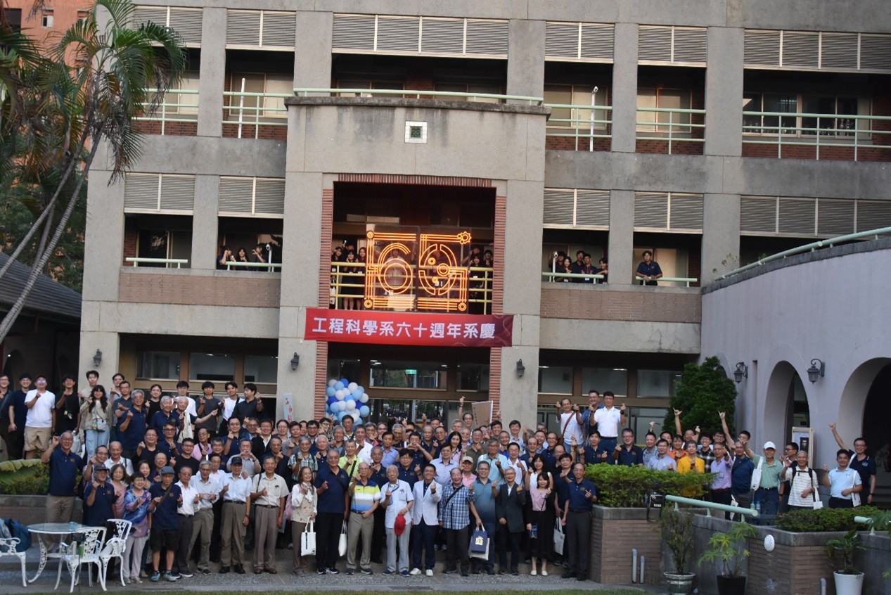 系館巡禮展示區導覽，學長姐與學弟妹交流