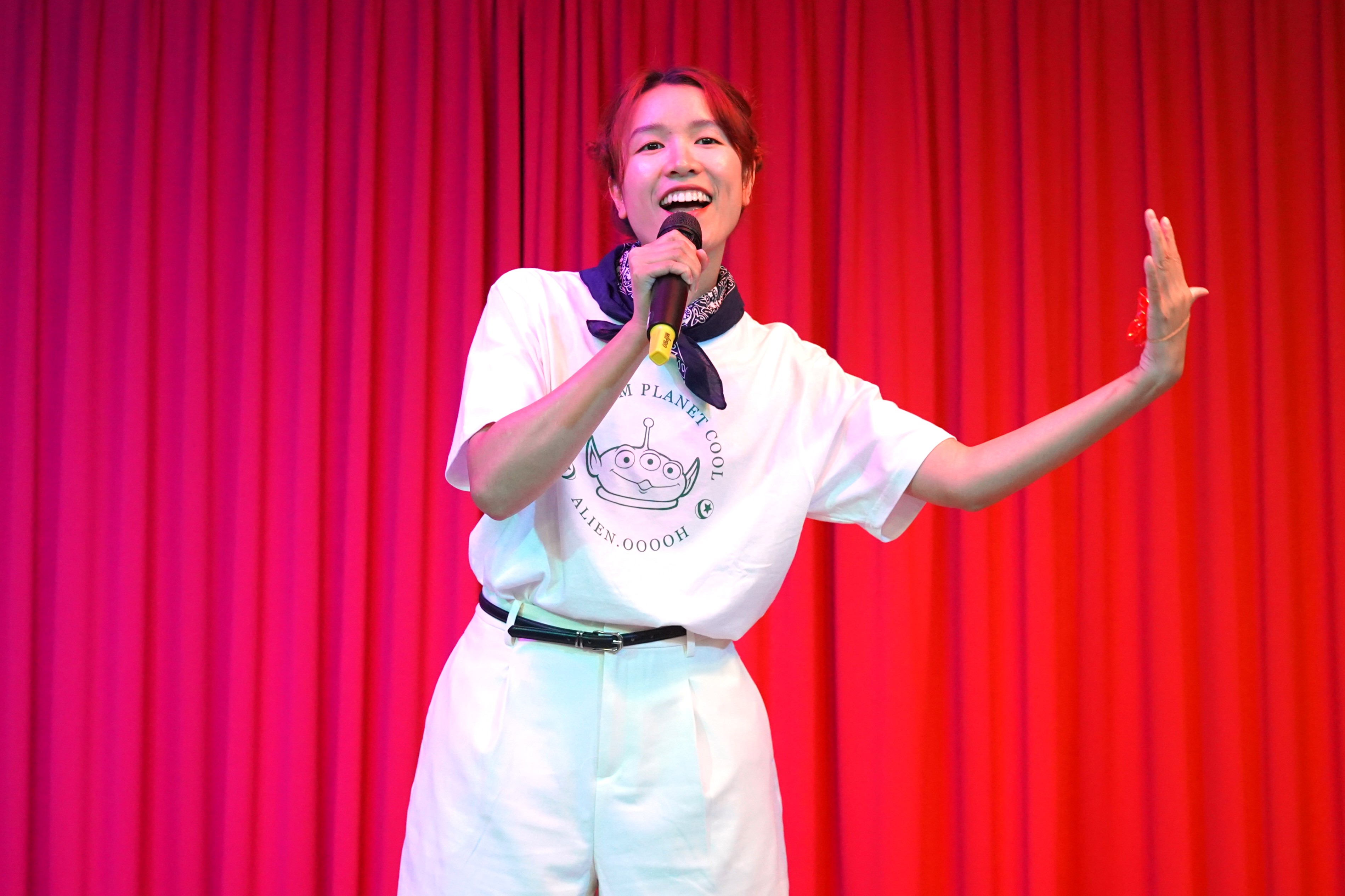 04_越南籍學生陳盟巧以台語歌曲「心花開」榮獲個人組第一名。