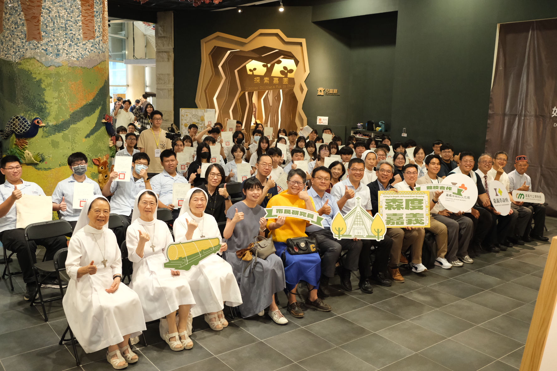 圖三：由嘉義高中與天主教輔仁中學共同策劃，呈現與一般高中截然不同的策展樣貌