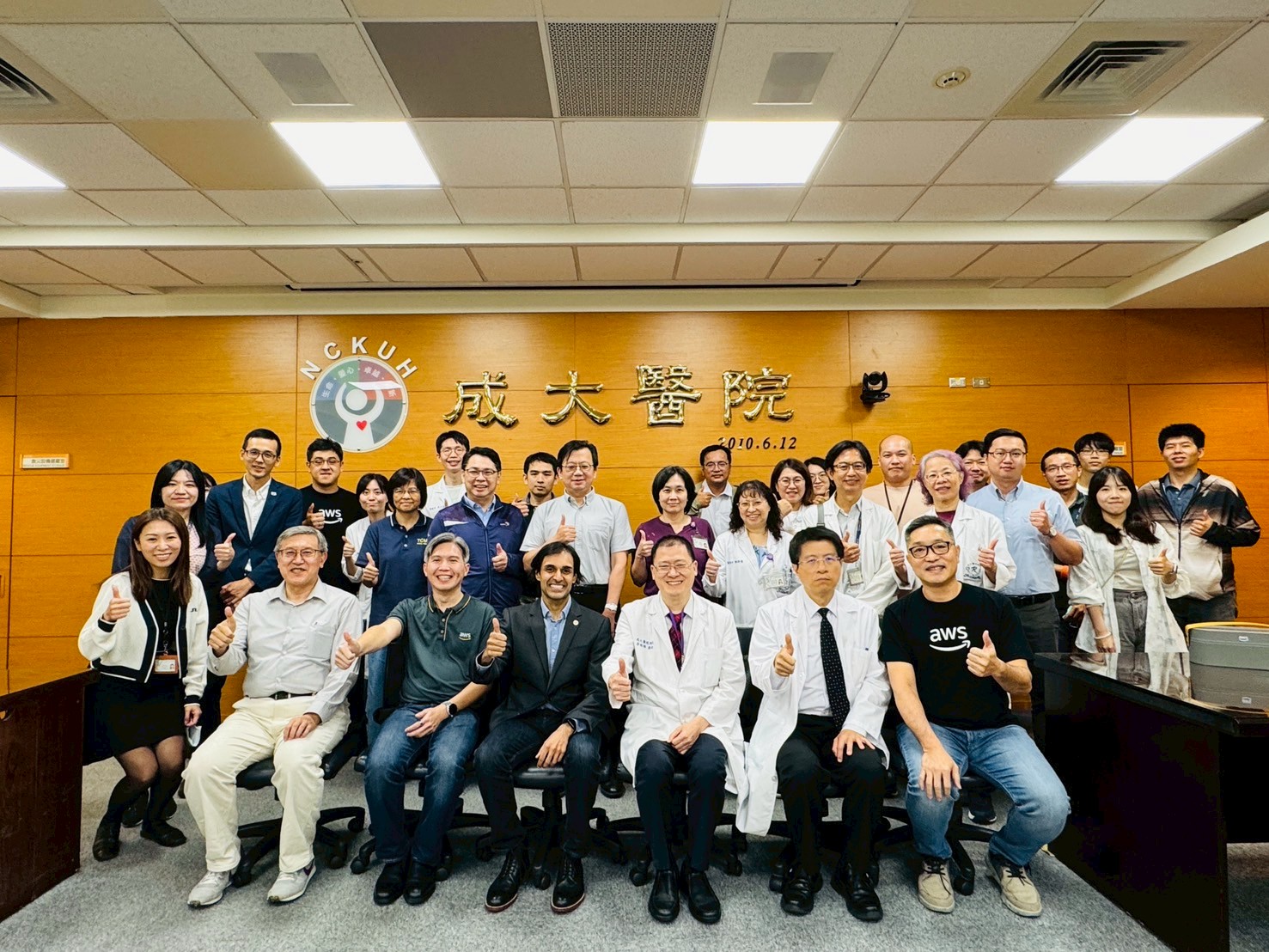 成大醫院醫護與行政團隊，共同探討「智慧醫院」與「智慧物流」如何改變醫療現場