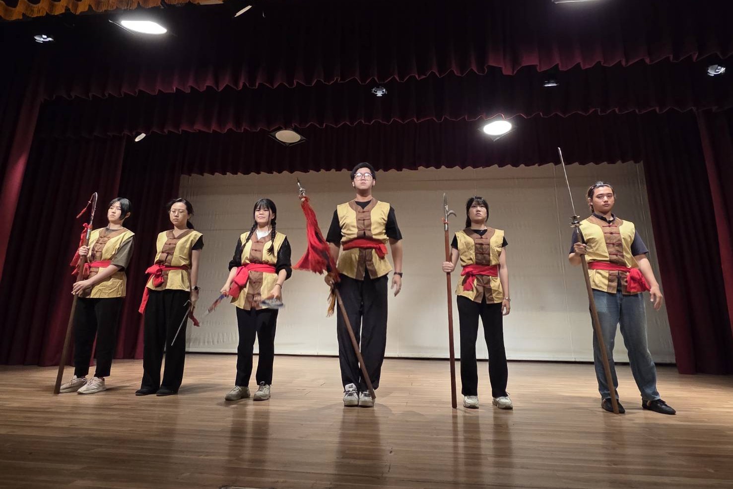 5 月 26 日展演活動豐富多元,首先以宋江陣微型開場