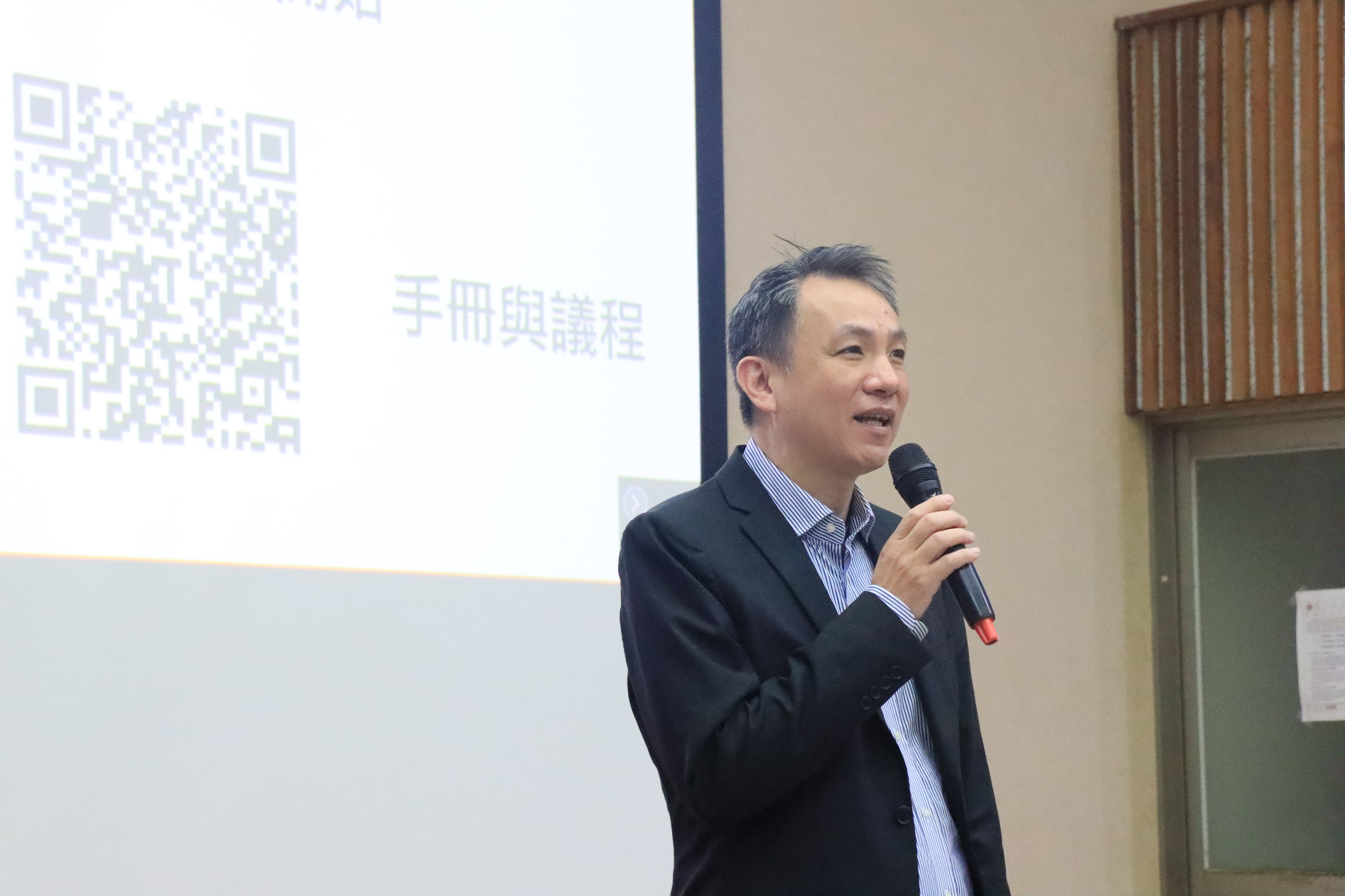 成大社科院蔡群立院長開場致詞勉勵