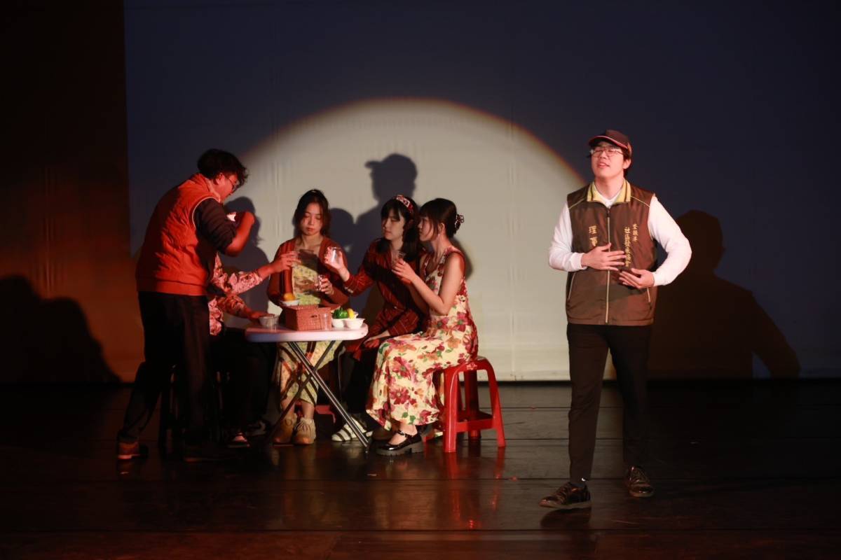 本次跨域合作歌舞編創的演出以臺南鹽水區坔頭港為故事背景,坔頭港當地居民看了熱淚盈眶