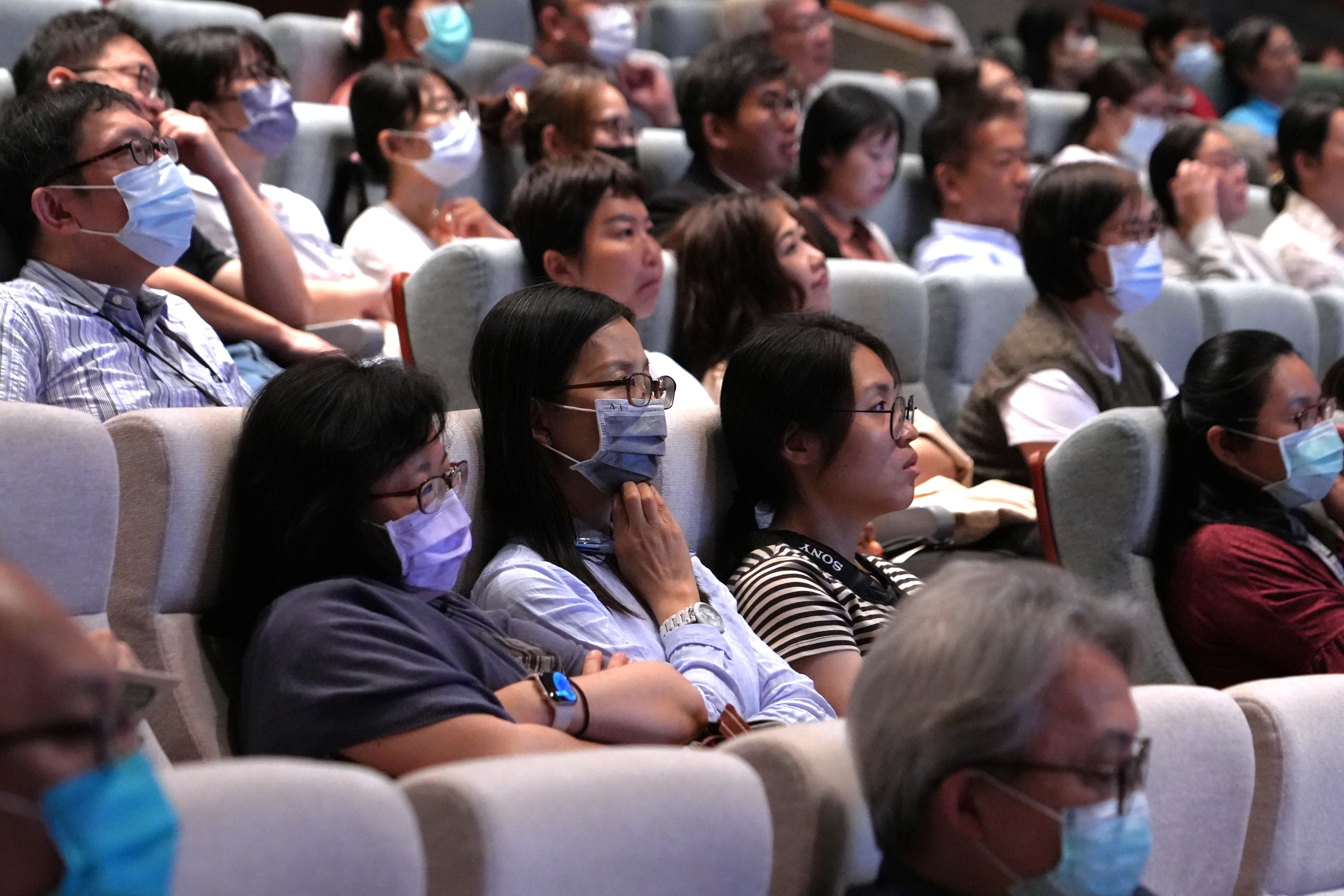 國立成功大學學生事務處 4 月 20 日在成杏校區成杏廳舉辦「114 學年度第 2 學期學生事務與輔導工作研討會」，匯集全校各系所／學位學程導師及業務承辦人員，共同交流學習如何因應校園霸凌議題，強化校內輔導支持網絡