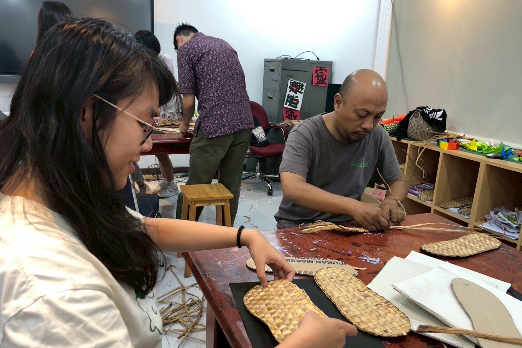 實習生參與藝能科研習─笠草編織工藝體驗