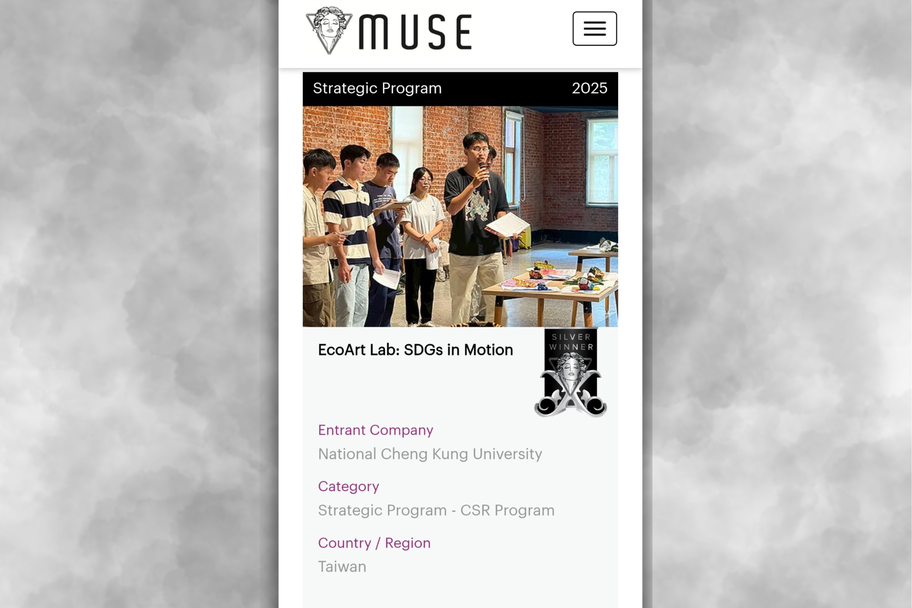 成大「為永續而生的藝術:探索 SDGs 邁向淨零碳排之路」模組化課程結合藝術、科技與永續理念,進行跨領域教學實踐;課程成果榮獲 2025 年美國謬思創意獎(MUSE Creative Awards)銀獎
