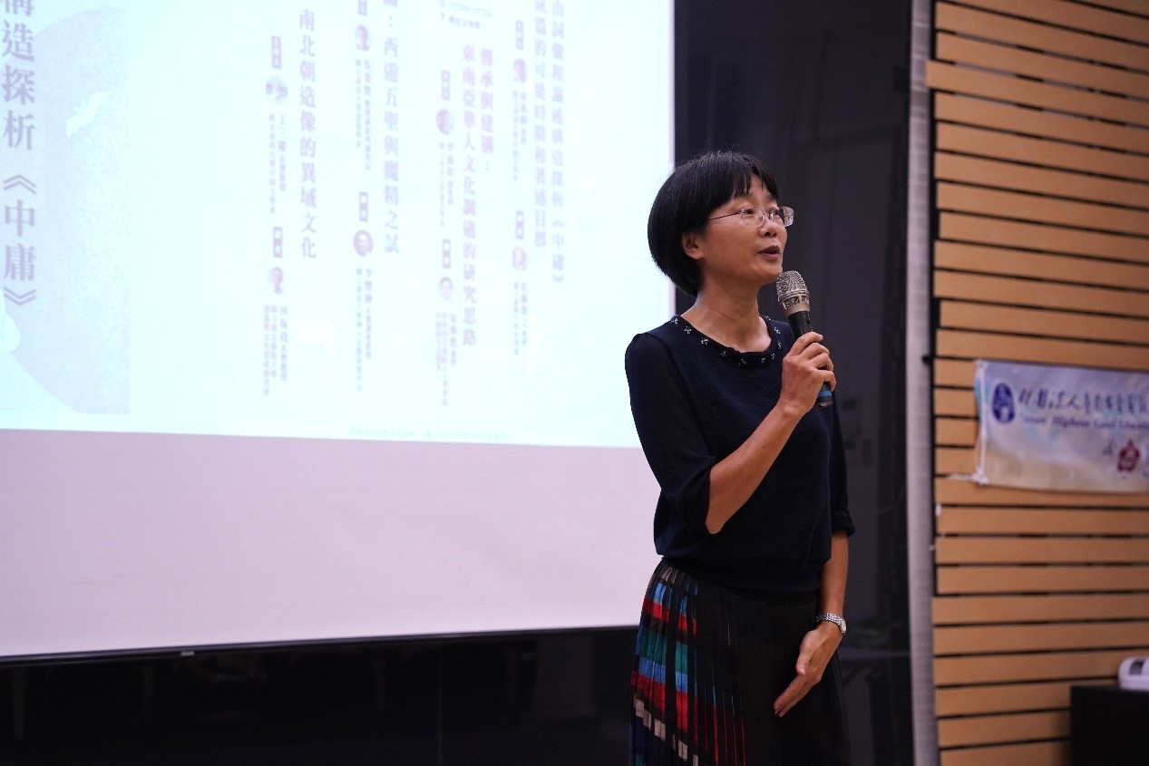 講座由成功大學中國文學系林素娟教授主持，講述演講主題的背景與學術價值，以及介紹佐藤將之教授的學術專長與研究關懷。