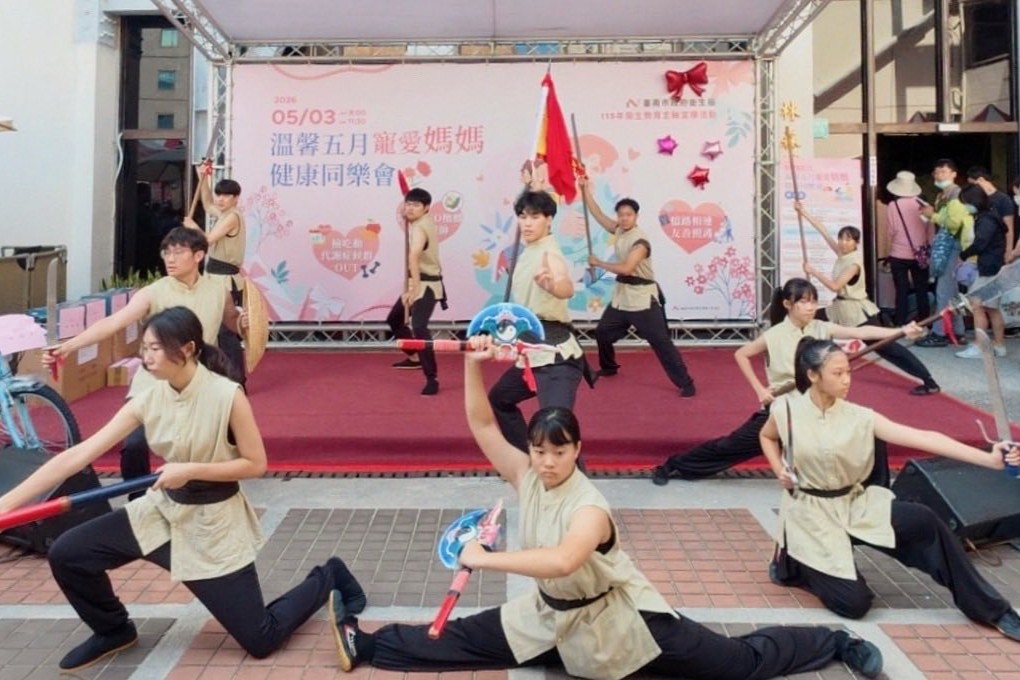 成大宋江隊與台南市立六甲國中武術隊 5 月 3 日在台南市政府衛生局主辦的「溫馨五月寵愛媽媽健康同樂會」中聯合演出