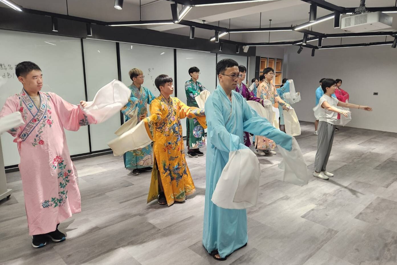 學生們在課後分享中表示,此課程不僅涵蓋認識傳統戲曲的技藝與美學,亦如同探索一場自我與理解他人的旅程