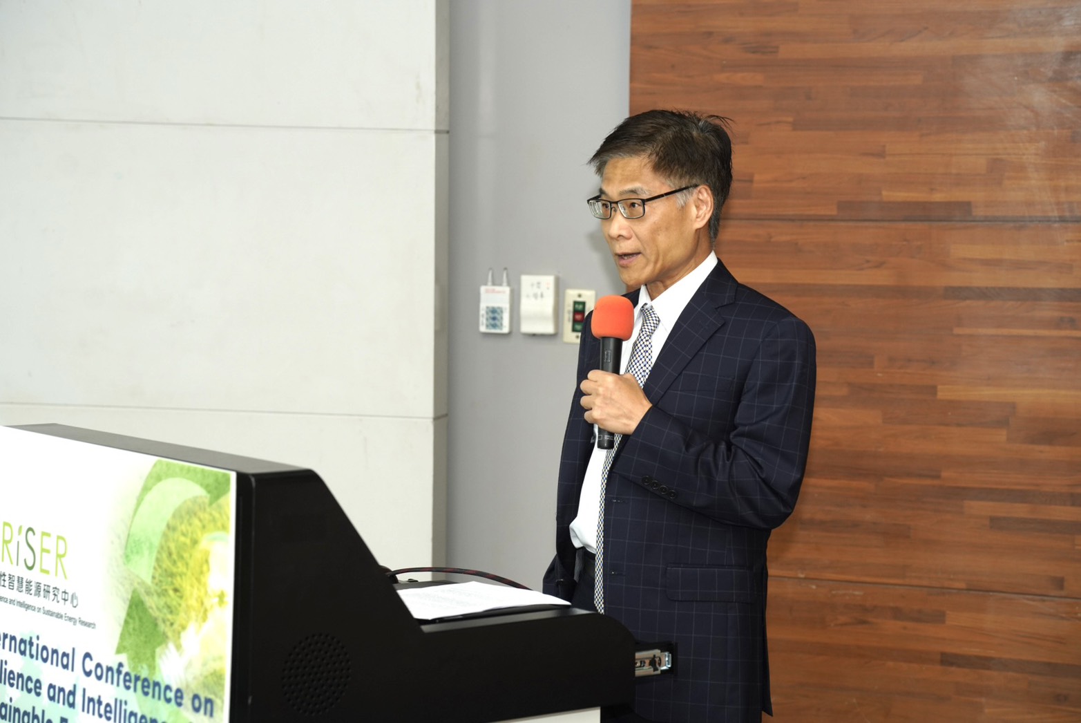 成大研發長劉全璞講座教授表示，成大長期致力於創新研發，期望對臺灣及全球社會做出正面貢獻。RiSER 是成大重點研究中心之一，願景成為世界級研究重鎮，協助臺灣邁向能源自主，並朝向永續淨零未來穩健前行