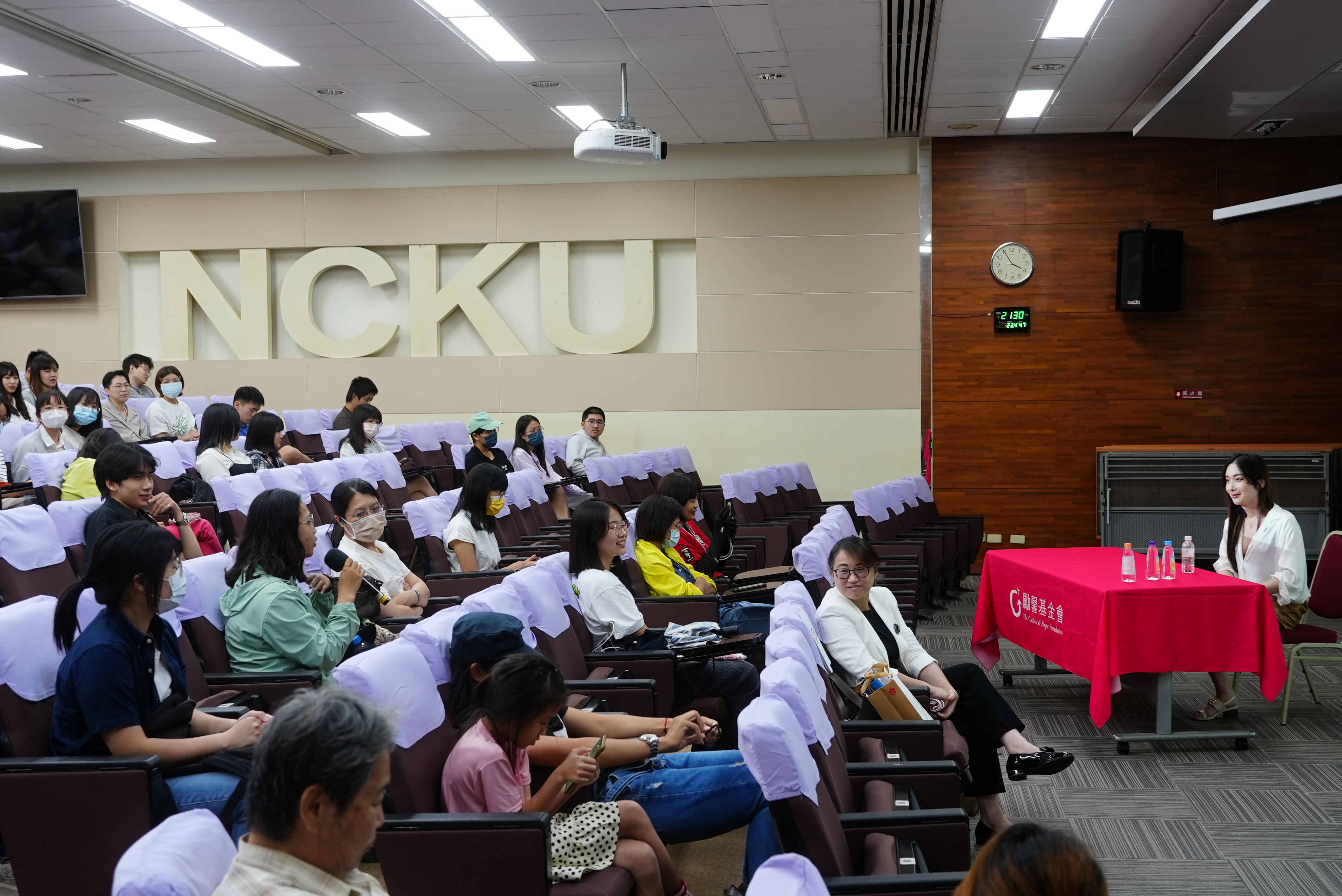 國立成功大學「114 年性別論壇系列活動」壓軸場 6 月 7 日下午亮麗登場。「最美檢察官」陳漢章(樂樂檢察官;樂檢)受邀蒞臨成大校園演講