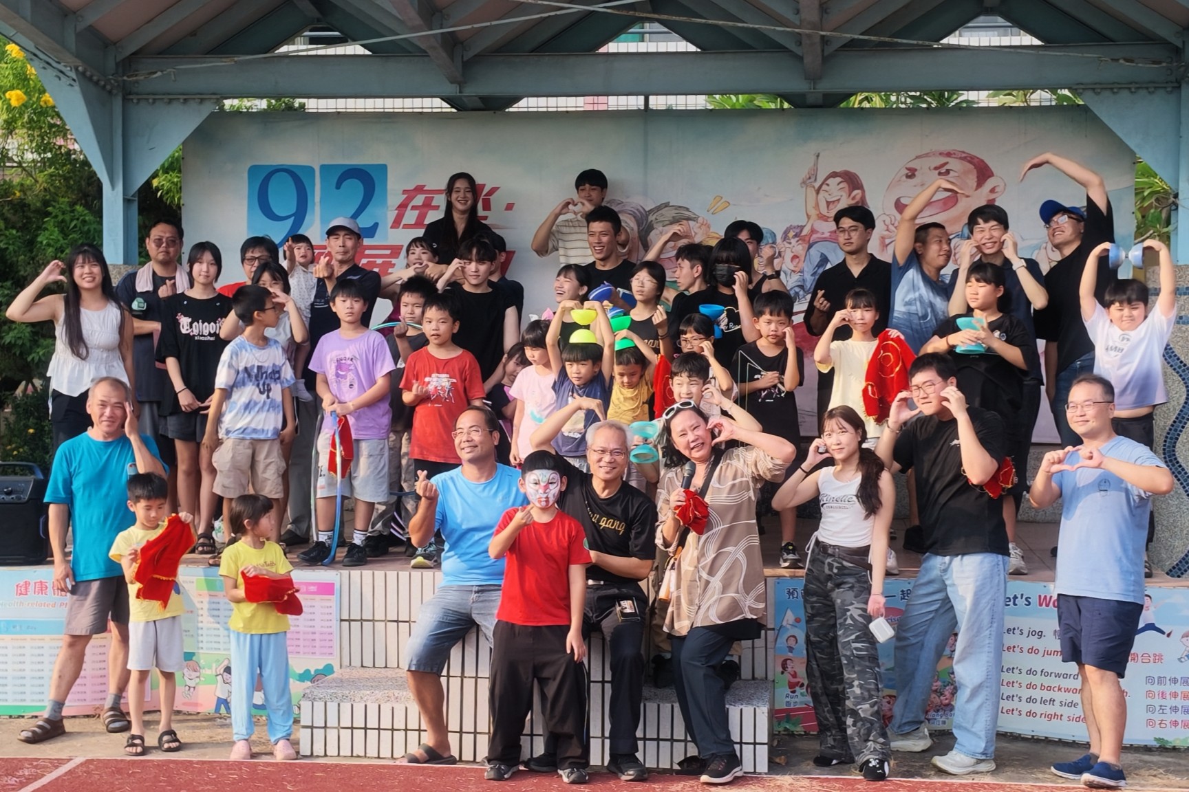 9 月 19 日臺南市鹽水區坔頭港國民小學「假日藝術學校」合照