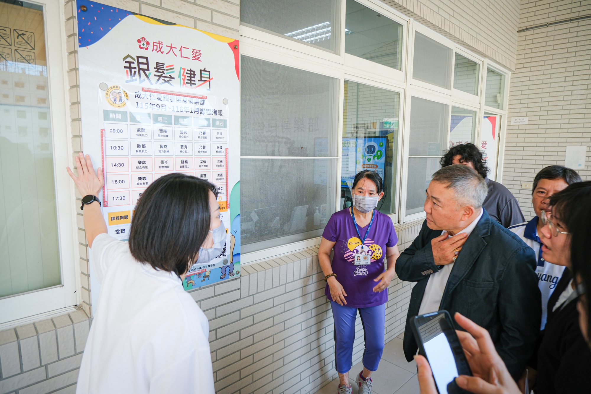 泰國訪團與成大醫院社區健康照護中心同仁在仁愛里銀髮健身俱樂部進行深入討論