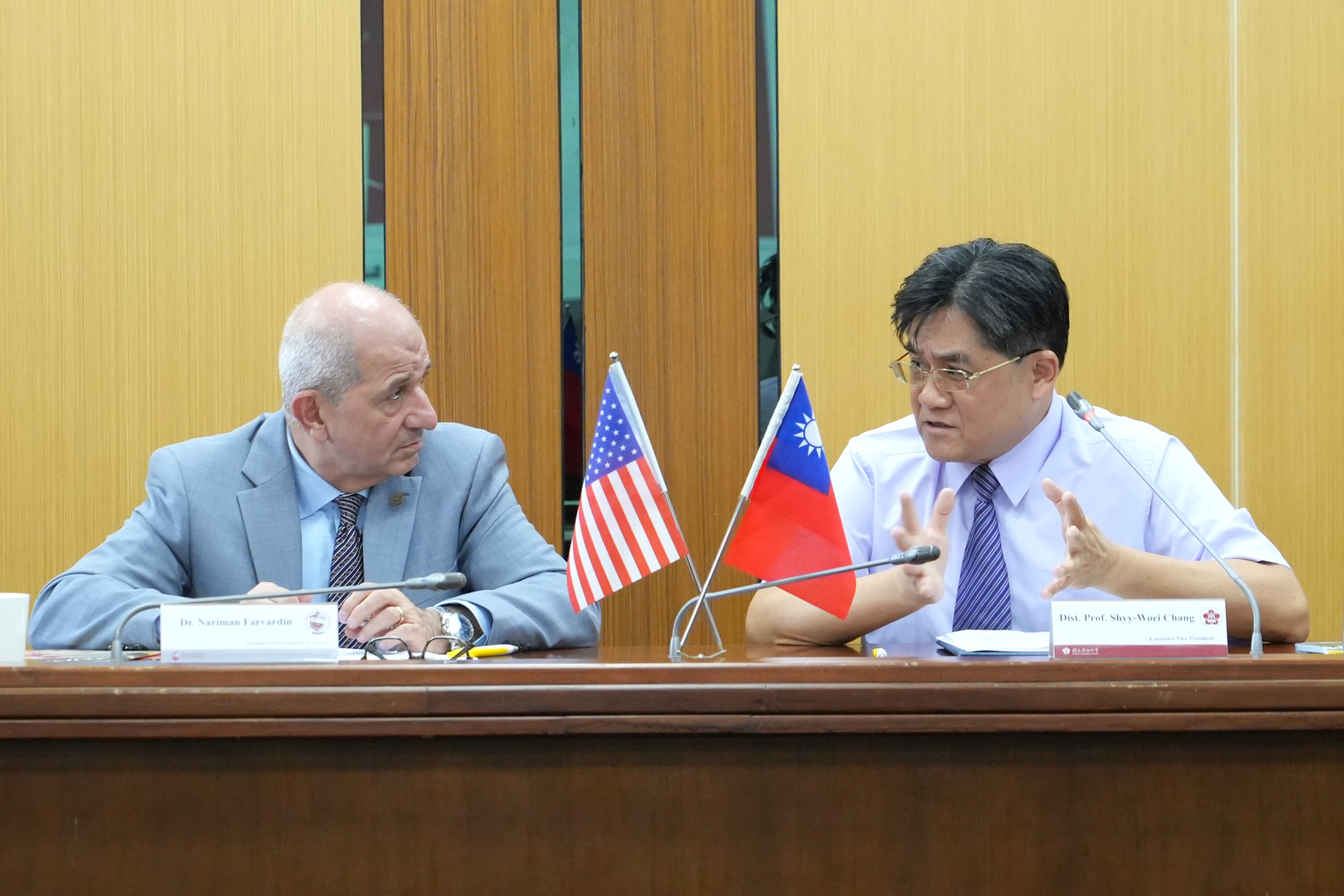 成大張始偉副校長與SIT校長Farvardin交流看法與意見