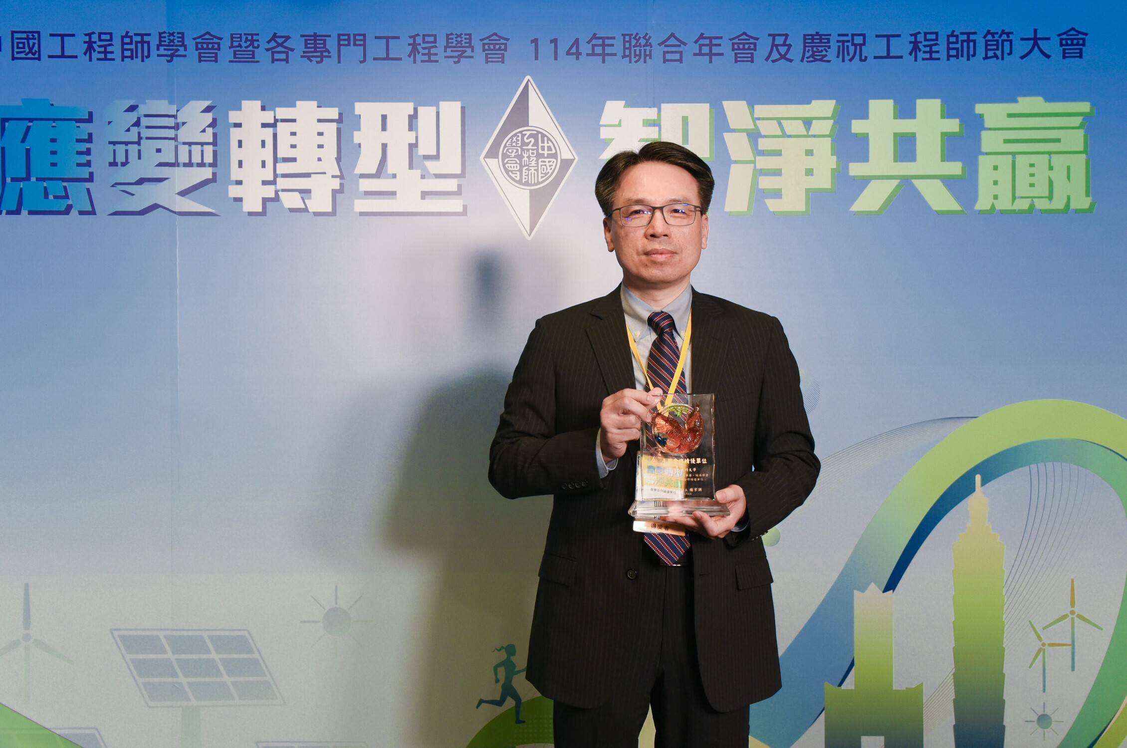 成大長年投入產學合作領域成果備受肯定,拿下2025年「產學合作績優單位」。圖為成大產學創新總中心侯明欽組長
