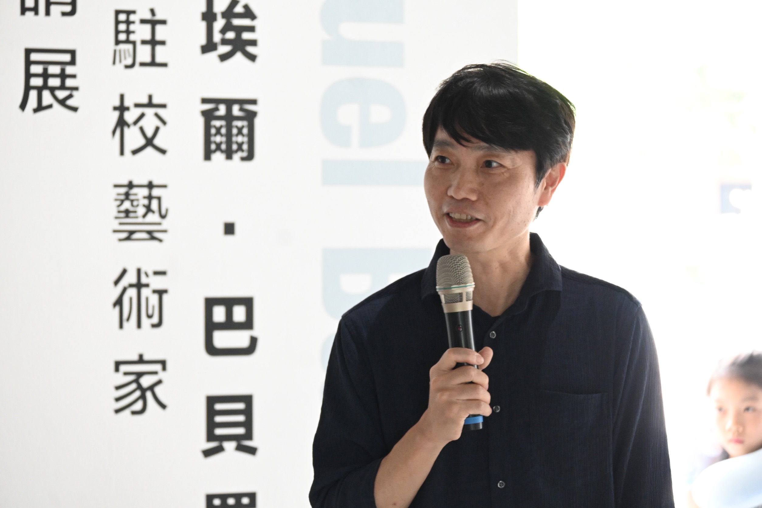 國立成功大學工業設計學系教授兼藝術中心主任馬敏元教授表示，《飄洋》展出的作品除了在成大現地創作之外，也有很多是藝術家與夫人從西班牙帶過來的。