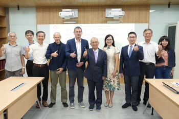 布拉格捷克理工大學副校長訪成大　聚焦臺捷半導體合作