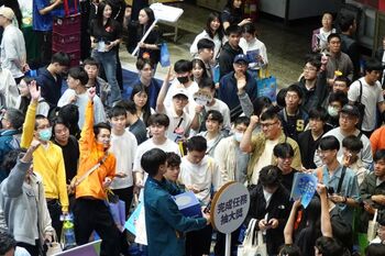 萬人湧入 2026 南區就業博覽會　AI 與跨域人才續成徵才主旋律