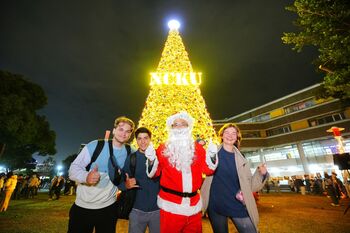 成大幸福校園溫馨季　期末送暖迎聖誕