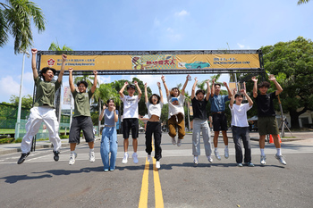 【影音】共譜青春大學首部曲　成大師生歡迎 118 級新生成功登大人圖片