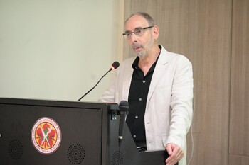國際病毒權威院士勞爾．安迪諾訪成大　揭秘新型小兒麻痺疫苗nOPV2研發之路