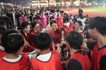 【混合大隊接力－不斷更新】陳玉女副校長到場帶領選手高喊「我一定會贏！」